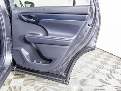 Used 2023 Toyota Highlander XLE image 39