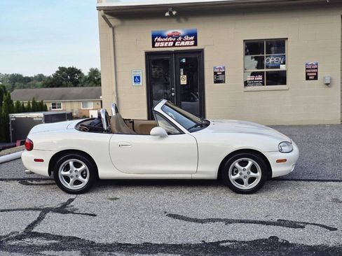 Used 1999 MAZDA MX-5 Miata RWD image 3