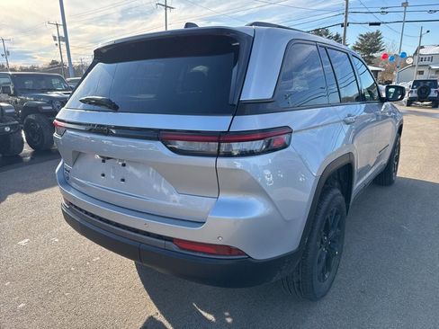 New 2026 Jeep Grand Cherokee Laredo image 5