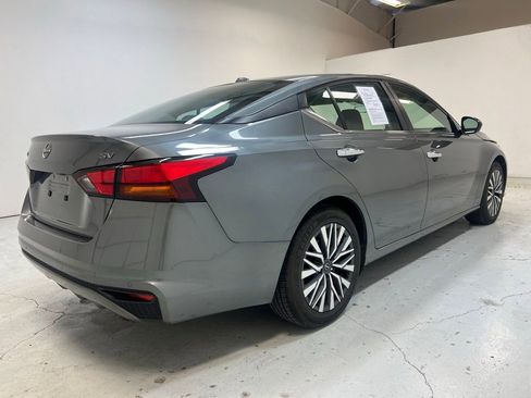 Used 2024 Nissan Altima 2.5 SV FWD image 9