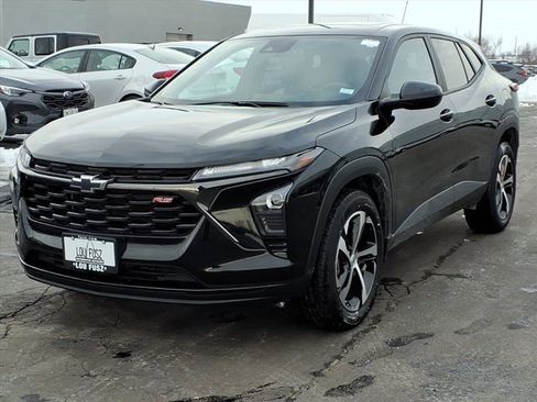 Used 2024 Chevrolet Trax RS w/ Sunroof Package image 2