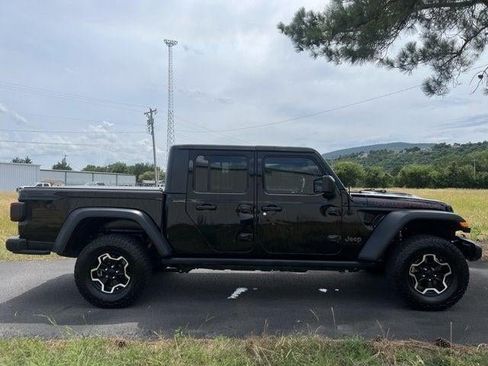Used 2022 Jeep Gladiator Rubicon w/ Cold Weather Group AWD/4WD image 2