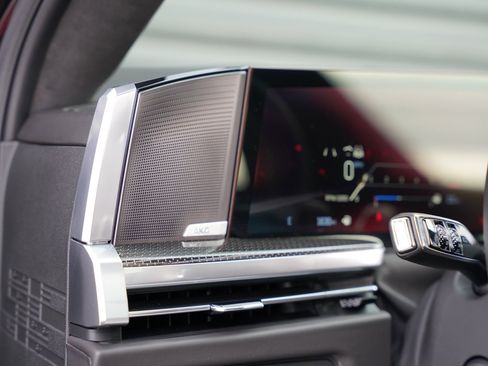 Used 2026 Cadillac Escalade V w/ LPO, ONYX Package image 18