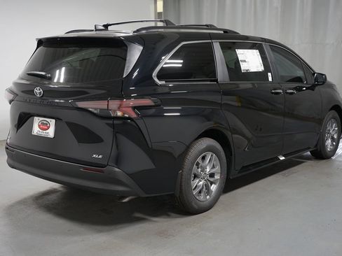 New 2026 Toyota Sienna XLE FWD image 9