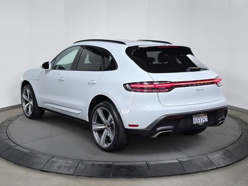 Certified 2025 Porsche Macan AWD/4WD image 3