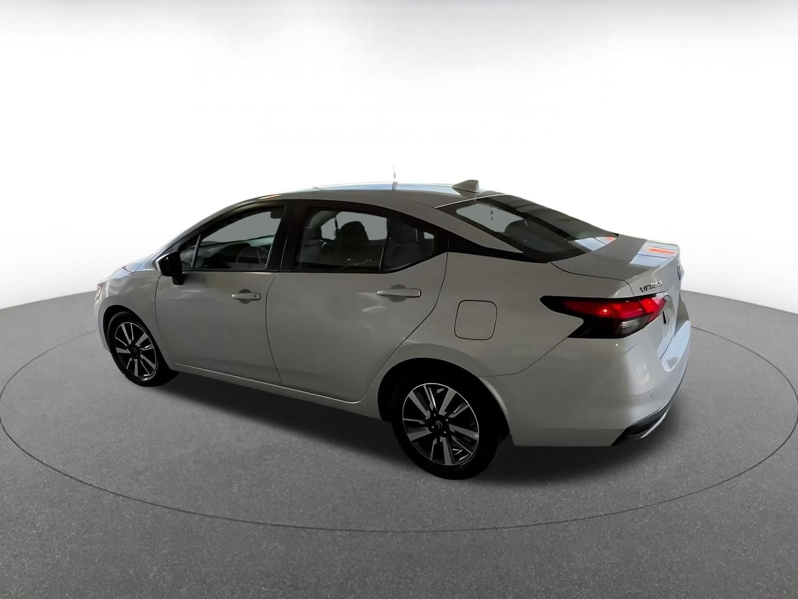 Used 2025 Nissan Versa SV FWD image 9