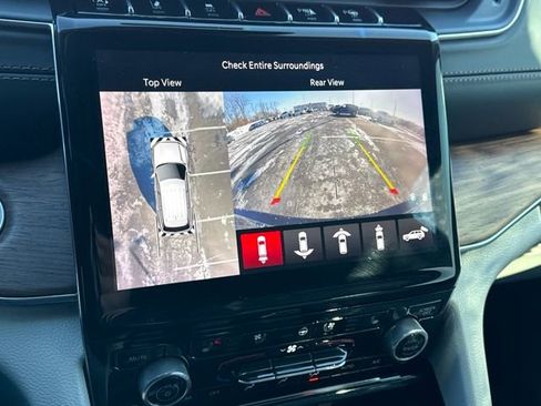 Used 2022 Jeep Grand Cherokee Summit w/ Luxury Tech Group V image 21