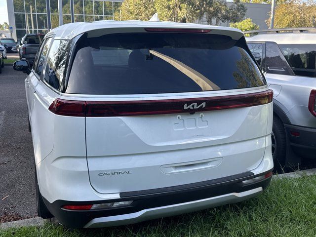 Used 2024 Kia Carnival EX FWD image 6