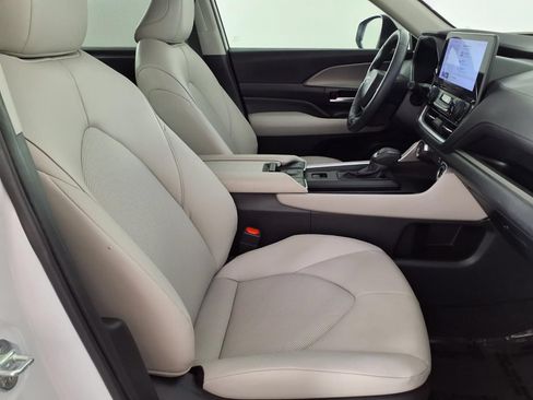 Used 2024 Toyota Grand Highlander FWD image 9