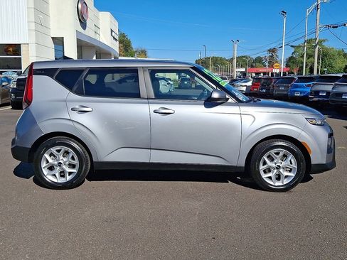 Certified 2022 Kia Soul LX w/ Technology Package image 8