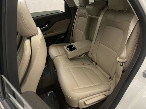 Used 2023 Lincoln Corsair AWD image 18