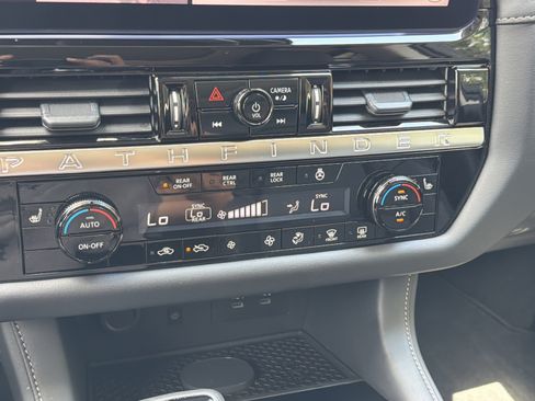 Used 2026 Nissan Pathfinder SL w/ SL Premium Package FWD image 12