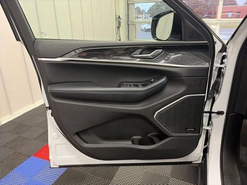 Used 2022 Jeep Grand Cherokee Trailhawk AWD/4WD image 10