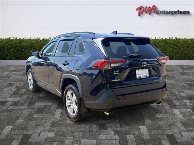 Used 2021 Toyota RAV4 XLE FWD image 2