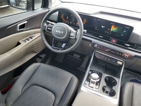 New 2025 Kia Carnival EX image 18