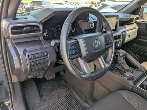 Used 2025 Toyota 4Runner SR5 AWD/4WD image 14