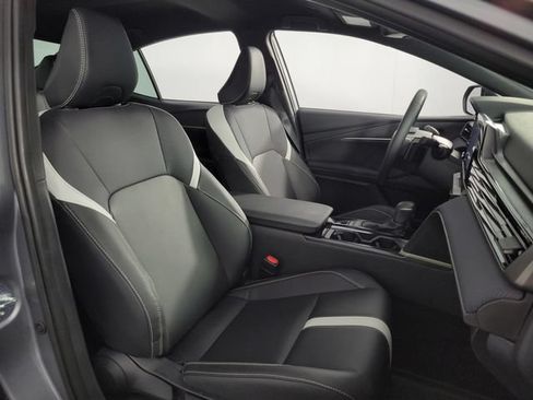 Used 2025 Toyota Camry SE w/ Convenience Package FWD image 15
