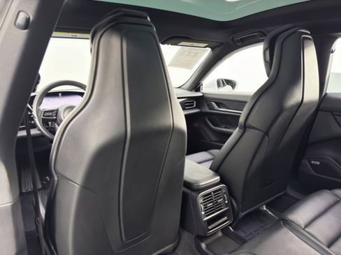 Used 2022 Porsche Taycan image 35