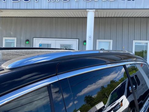 Used 2019 Chrysler Pacifica Limited w/ Tire & Wheel Group FWD image 38