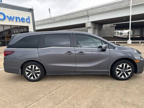Used 2025 Honda Odyssey EX-L image 2