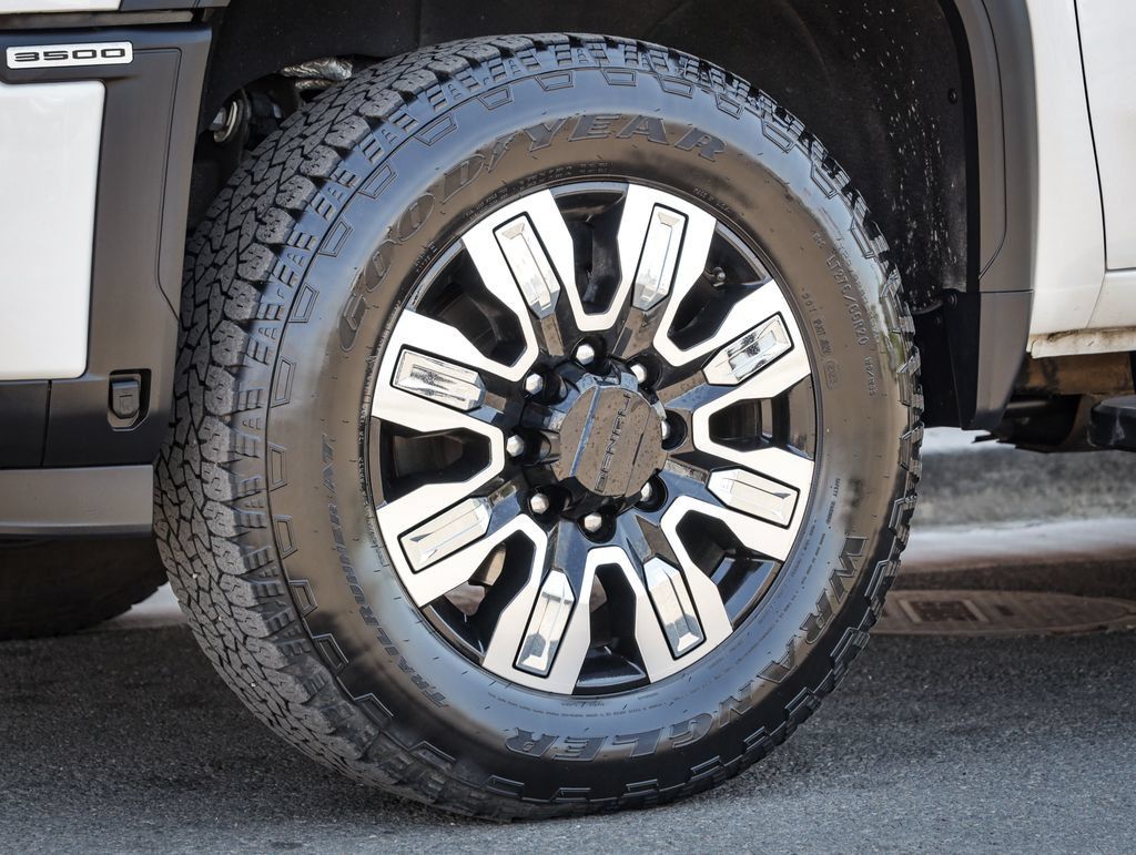 Used 2024 GMC Sierra 3500 Denali w/ Denali Reserve Package AWD/4WD image 11