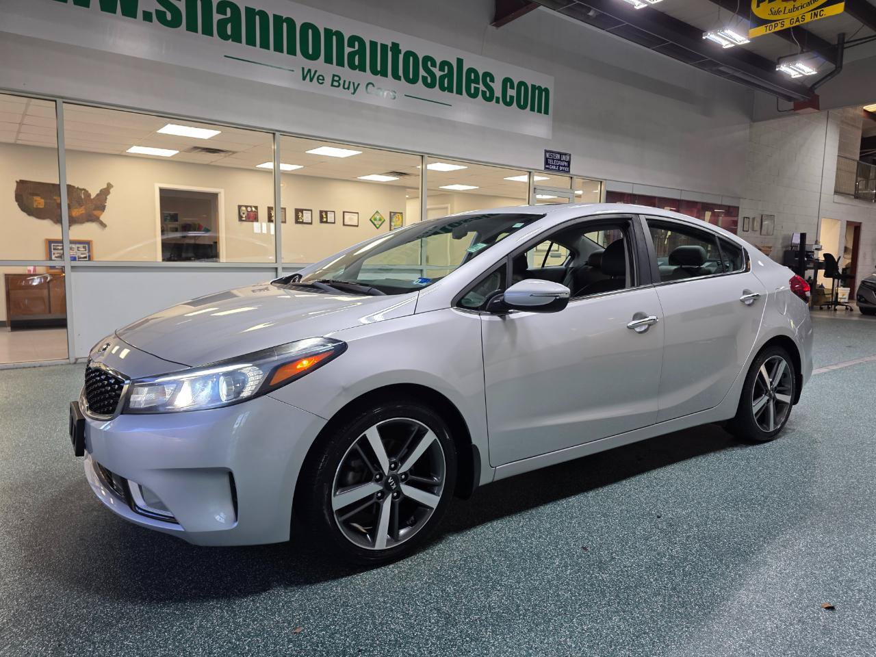 Used 2017 Kia Forte EX w/ EX Premium Plus Package FWD image 2