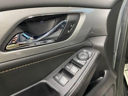 Used 2020 Chevrolet Traverse LT image 31
