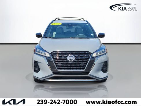 Used 2024 Nissan Kicks SR w/ SR Premium Package FWD image 2