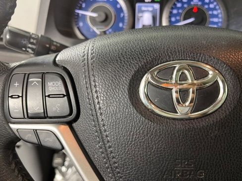 Used 2020 Toyota Sienna XLE image 9