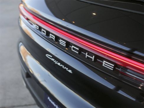 Certified 2024 Porsche Cayenne image 16
