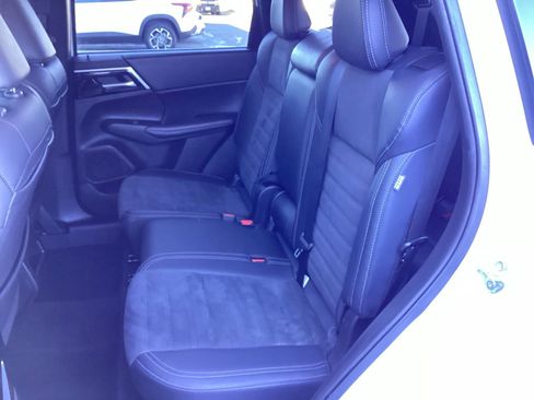 Used 2024 Mitsubishi Outlander SE Black Edition image 16