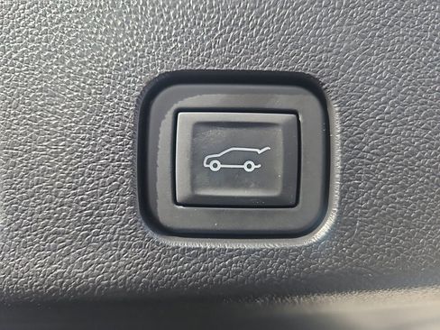 Used 2024 GMC Acadia Denali w/ Super Cruise Package image 23