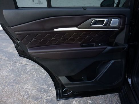 Used 2025 Ford Explorer Platinum w/ Ultimate Package image 30