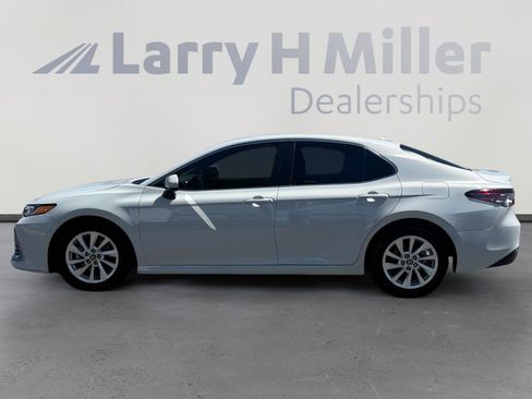 Used 2023 Toyota Camry LE image 3