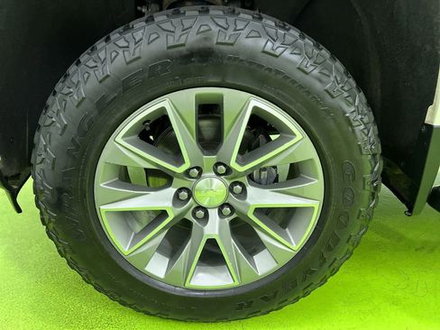 Used 2019 Chevrolet Silverado 1500 High Country w/ Z71 Off-Road Package image 29