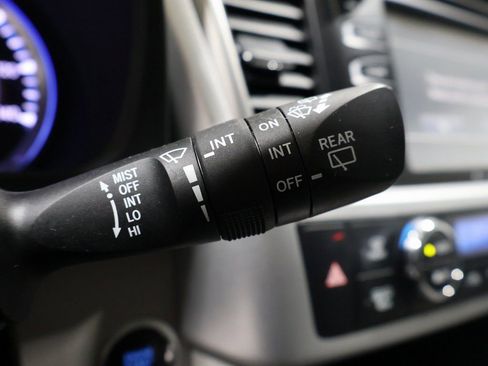 Used 2018 Toyota Highlander XLE image 39