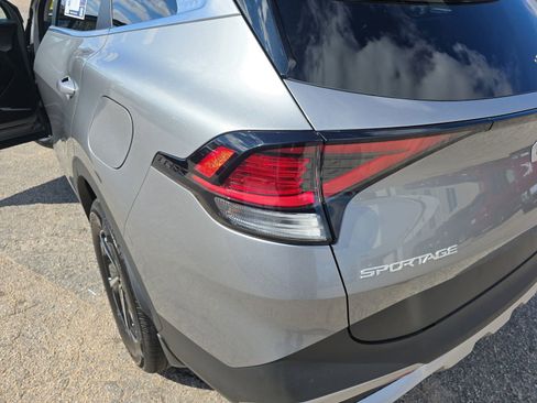 Used 2025 Kia Sportage LX image 36