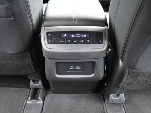 Used 2025 Nissan Pathfinder SV AWD/4WD image 18