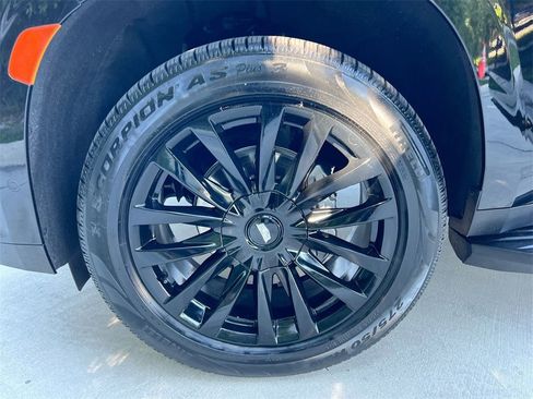 Used 2024 Cadillac Escalade Premium Luxury image 9