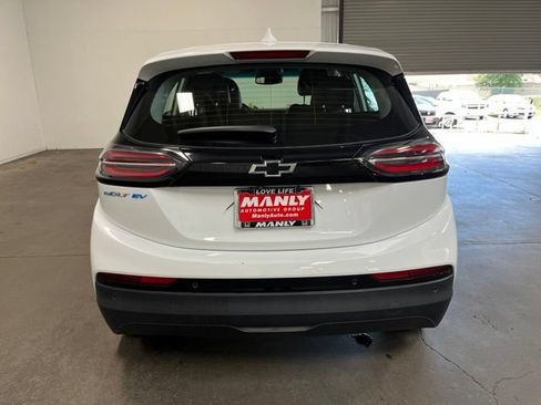 Used 2023 Chevrolet Bolt LT w/ Infotainment Package FWD image 4