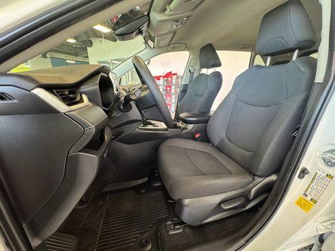 Used 2023 Toyota RAV4 LE AWD/4WD image 11