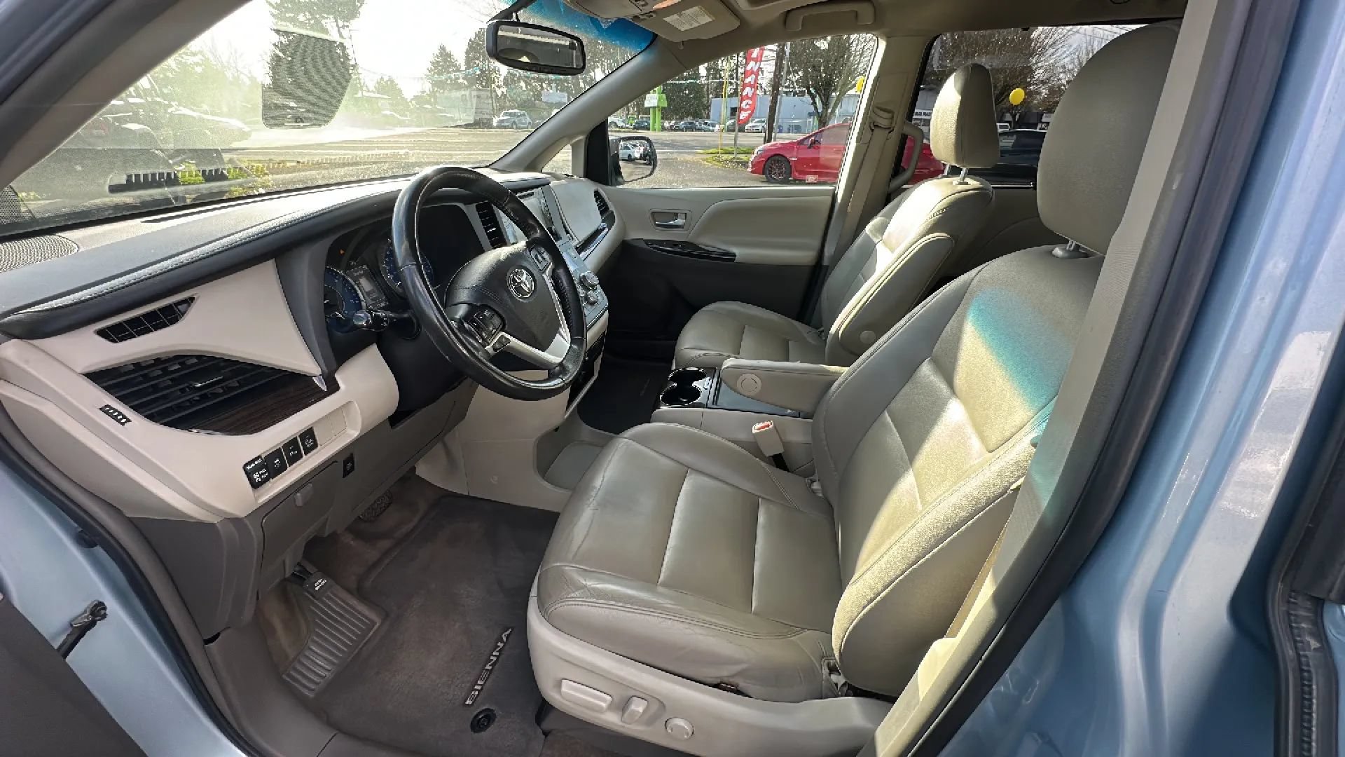 Used 2017 Toyota Sienna XLE Premium AWD/4WD image 8