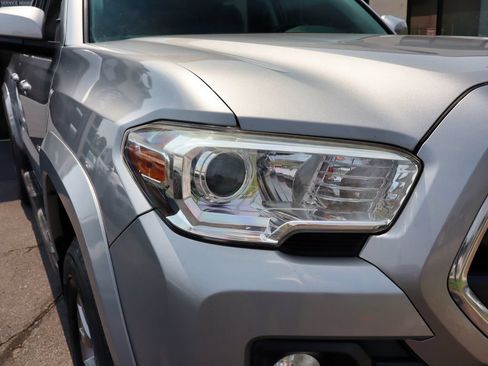 Used 2019 Toyota Tacoma SR5 AWD/4WD image 10
