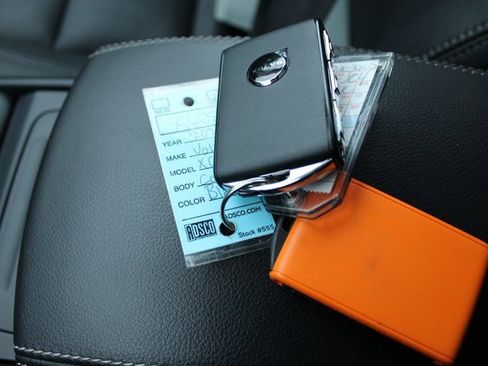 Used 2025 Volvo XC40 B5 Core image 29