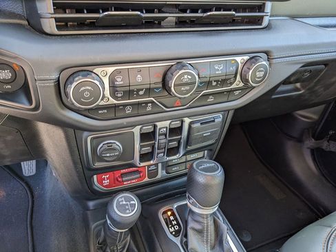 Used 2024 Jeep Gladiator Mojave w/ Technology Group image 26