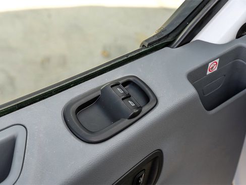 Used 2019 Ford Transit 250 130 Low Roof image 41