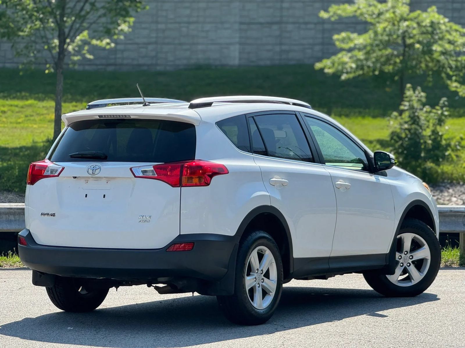 Used 2013 Toyota RAV4 XLE AWD/4WD image 7