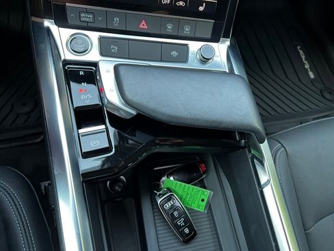 Used 2022 Audi e-tron Premium w/ Convenience Plus Package AWD/4WD image 42