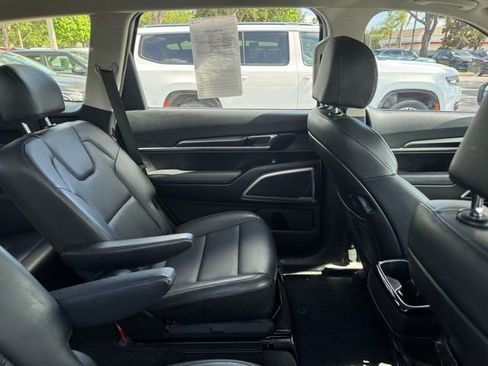 Certified 2023 Kia Telluride S w/ S Sunroof Package FWD image 5