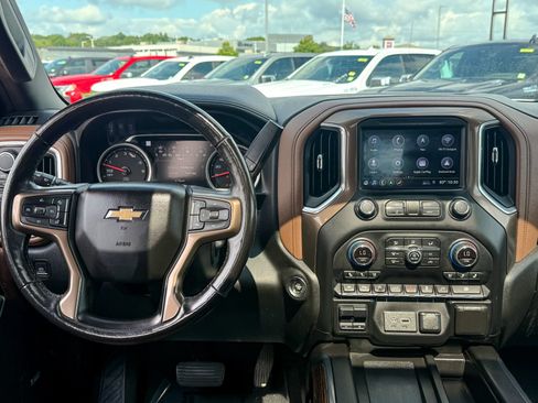 Certified 2019 Chevrolet Silverado 1500 High Country w/ High Country Premium Package AWD/4WD image 24